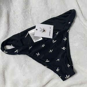 O'Neill Black and White Leaf Bikini Bottom- cheeky coverage 🩲